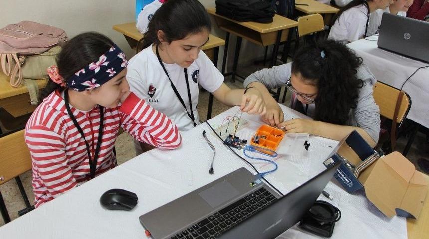 &Ouml;ğrenciler Elektronik Devrelerini Programladılar