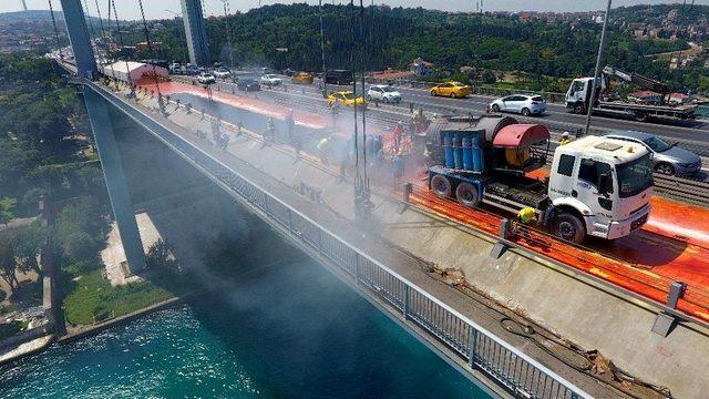 (özel Haber) 15 Temmuz Şehitler Köprüsü’nde Mastik Asfalt Dökülmesi Havadan Görüntülendi