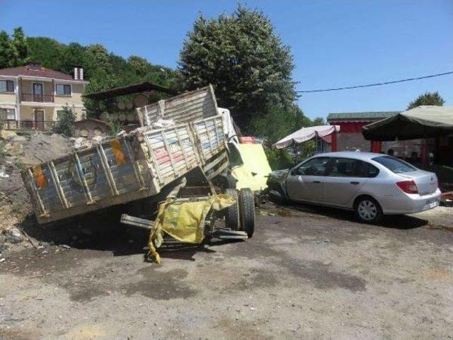 Beykoz'da Moloz Yüklü Kamyon Kaza Yaptı : 1 Yaralı