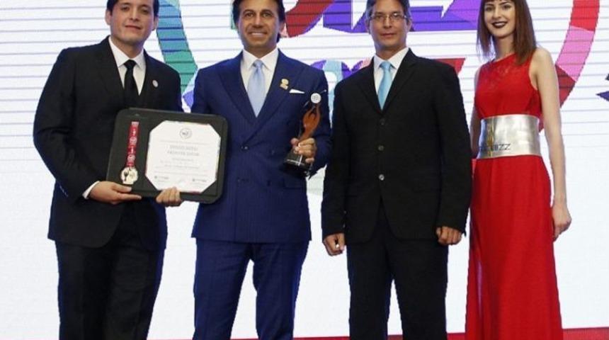 Dosso Dossi&rsquo;ye Abd&rsquo;den &ldquo;2017&rsquo;nin En İlham Verici Projesi&rdquo; &Ouml;d&uuml;l&uuml;