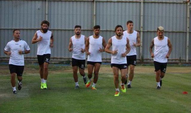 Manisaspor 5 Futbolcu Deniyor