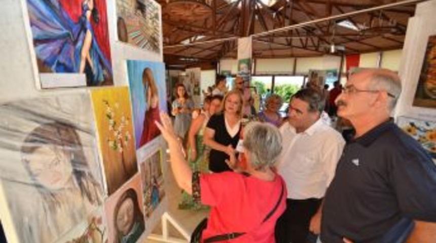 Fo&ccedil;a&rsquo;da Kursiyerlerin Resim Sergisi Heyecanı