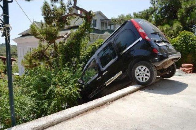 Kümes Tavanında Asılı Kalan Aracın Sürücüsü Yaralandı