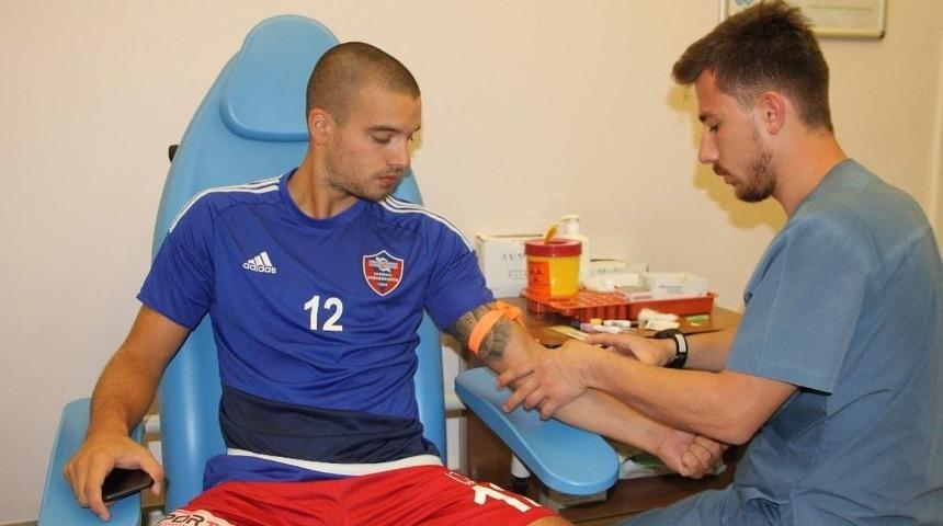 Karab&uuml;kspor&rsquo;da Futbolcuların Sağlık Kontrol&uuml; Tamamlandı