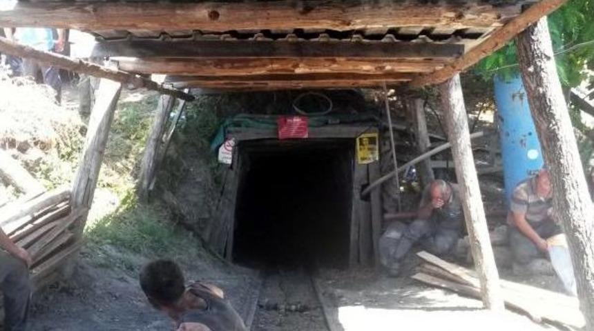 K&ouml;m&uuml;r Ocağında G&ouml;&ccedil;&uuml;k Altında Kalan Iş&ccedil;i &Ouml;ld&uuml;