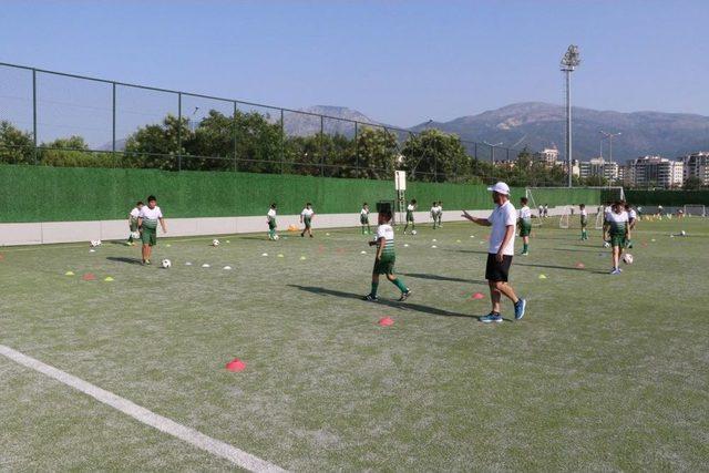 Manisa’daki Yaz Spor Okullarına Büyük İlgi