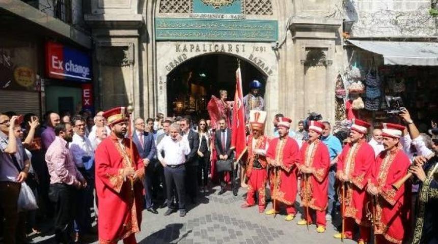 Kapalı&ccedil;arşı&rsquo;Da Mehterli, Osmanlı Kost&uuml;ml&uuml; A&ccedil;ılış