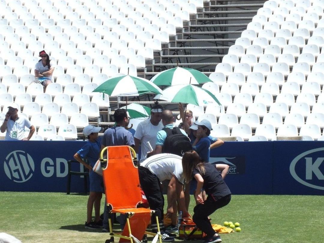 Aşırı Sıcaklar Tenis&ccedil;iyi Bayılttı