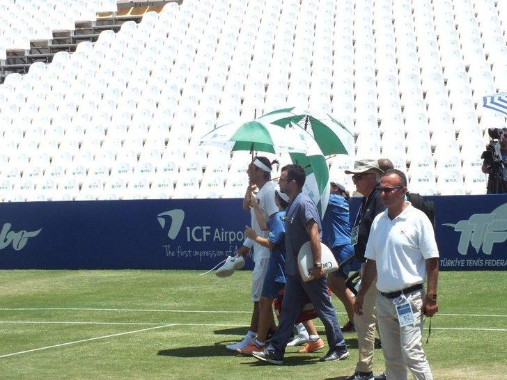 Aşırı Sıcaklar Tenisçiyi Bayılttı G3