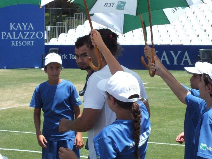 Aşırı Sıcaklar Tenisçiyi Bayılttı G4