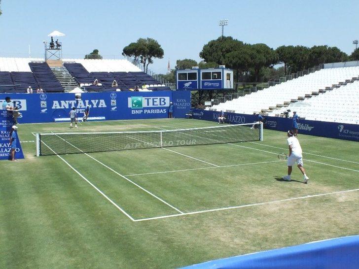 Aşırı Sıcaklar Tenisçiyi Bayılttı G5