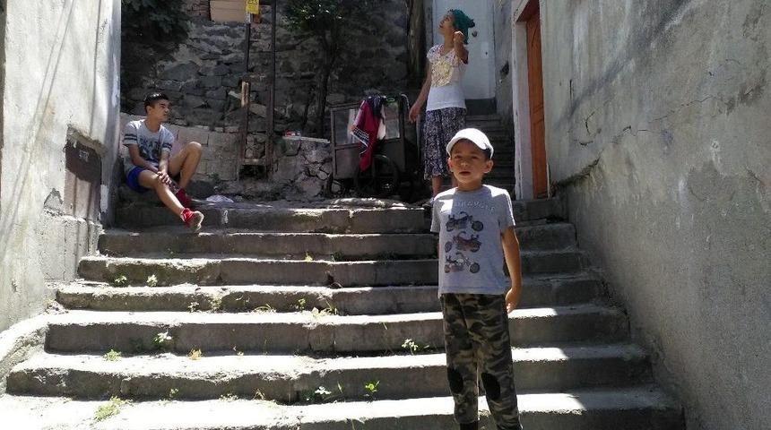 (özel Haber) Mahalleyi Pire Bastı, Vatandaşlar İsyan Etti