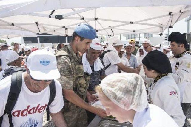 Fotoğraflar // Adalet Yürüyüşü 16.gününde ;sıcak Hava Yürüyenleri Etkiliyor