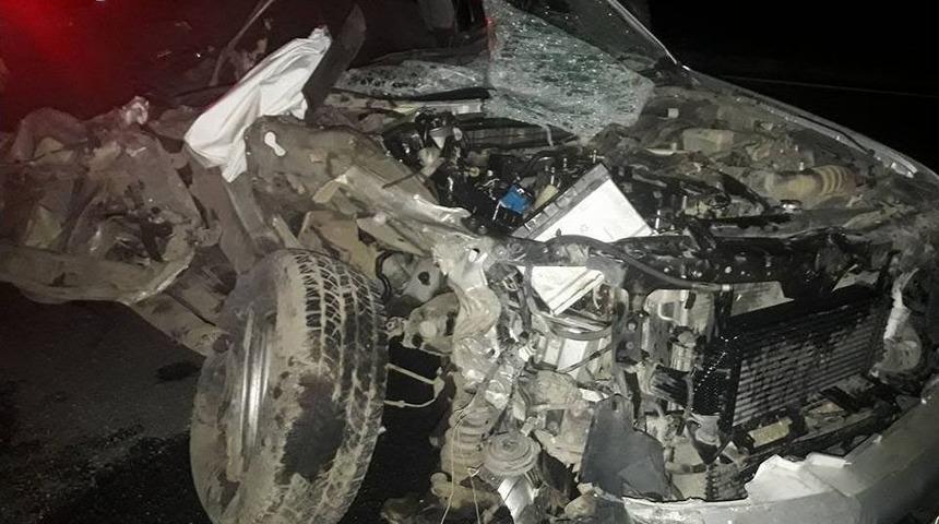 S&ouml;ke&rsquo;deki Kazada Pikap, Kamyonun Altına Girdi