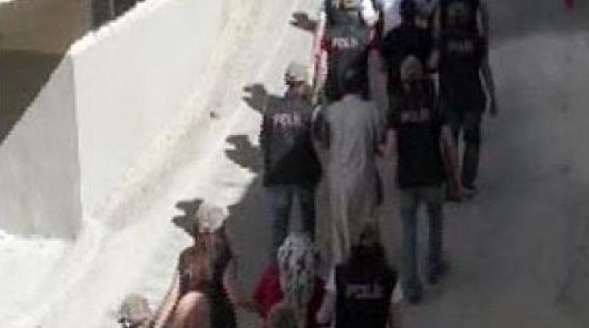 Gaziantep'te Saldırı Hazırlığındaki 8 Ter&ouml;rist, 146 Kilo Bomba Ile Yakalandı (2) - Yeniden