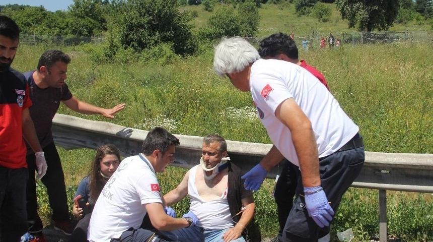 Bariyerlere &Ccedil;arpan Ara&ccedil;ta 5 Kişi Yaralandı