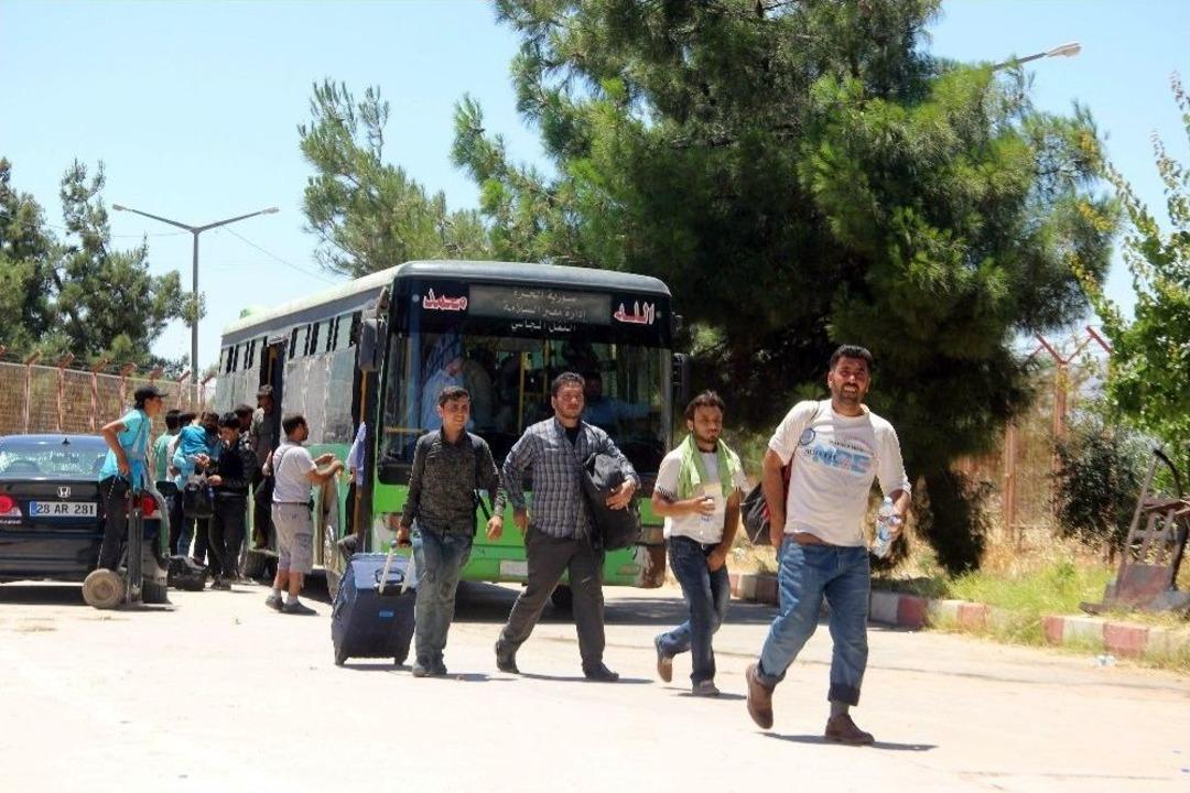 Suriyelilerin T&uuml;rkiye&rsquo;ye D&ouml;n&uuml;ş&uuml; S&uuml;r&uuml;yor