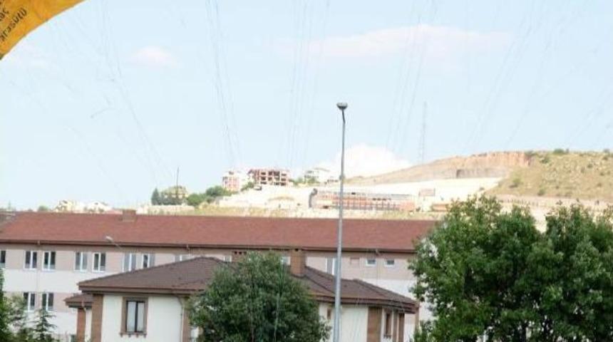 Birlikte Üniversite Diploması Alan Baba– Kız, Yamaç Paraşütüyle Uçuş Yaptı