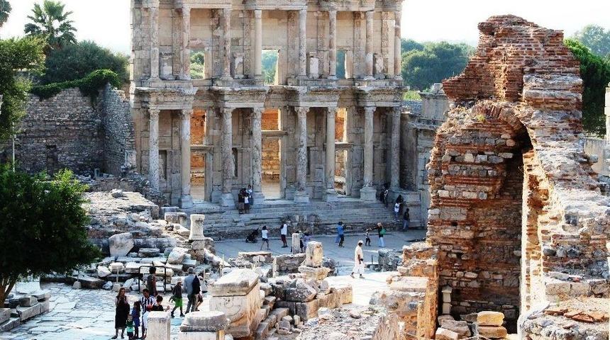 Arkeologlar Derneği İzmir Şube Başkanı Yrd. Doç. Dr. Ahmet Uhri: