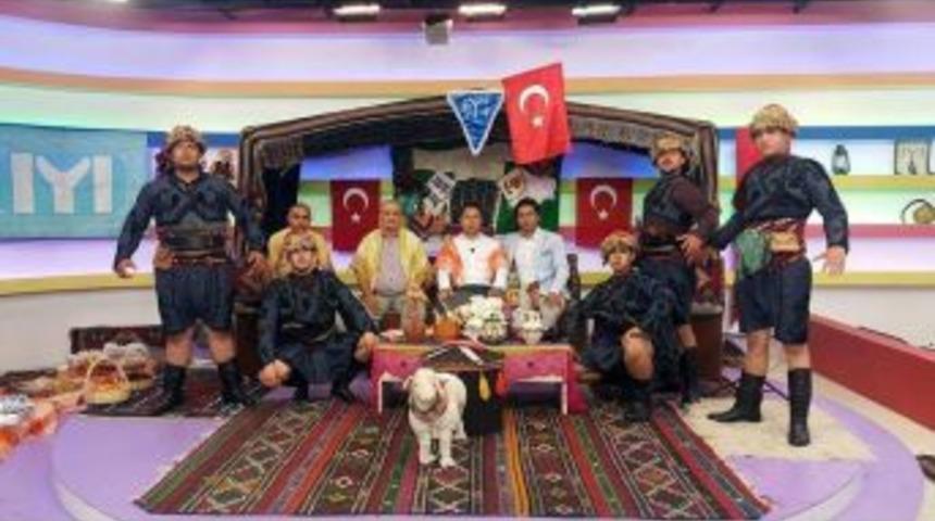 Aliağa Y&ouml;r&uuml;kler Derneği Zeybek K&uuml;lt&uuml;r&uuml;n&uuml; Yaşatıyor