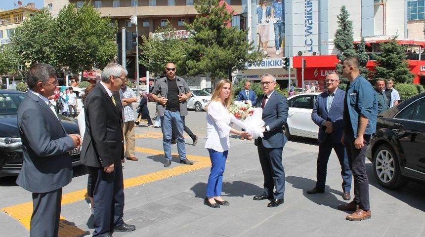 Niğde Valisi Yılmaz Şimşek G&ouml;reve Başladı