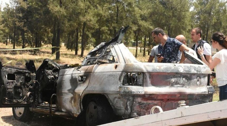Kanala D&uuml;şen Otomobilin İ&ccedil;inde Yanarak &Ouml;ld&uuml;