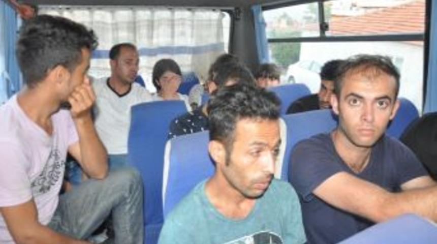 &Ccedil;anakkale&rsquo;de 13 Ka&ccedil;ak Yakalandı