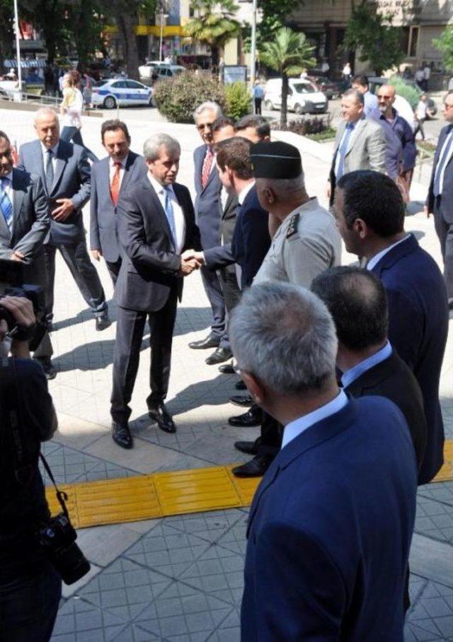 Zonguldak'a Atanan Vali Çınar Göreve Başladı