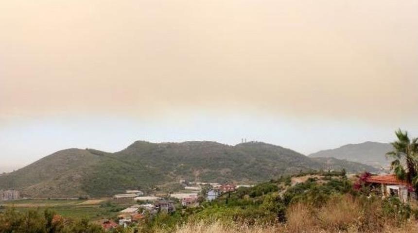 Alanya'da Orman Yangını 10 Hektarda Etkili, Araz&ouml;z Alevlerin Ortasında Kaldı (4)