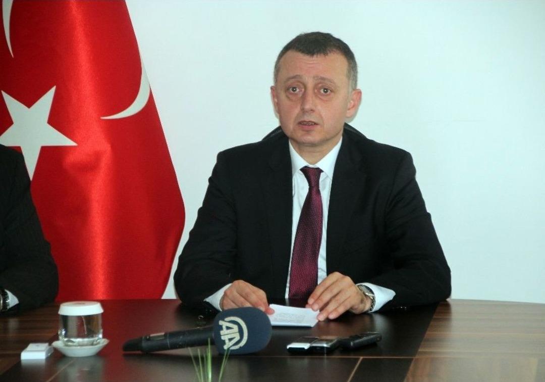 Valinin İlk İşi Numarasını Vatandaşlara Vermek Oldu