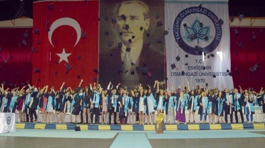 Esog&uuml; Tıp Fak&uuml;ltesi 38&rsquo;inci D&ouml;nem Mezunlarını Verdi