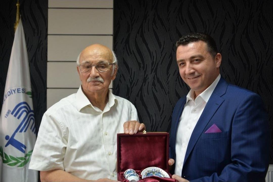 &Ccedil;ek&uuml;l Vakfı Başkanı Prof. Dr. Metin S&ouml;zen Boz&uuml;y&uuml;k Şehir M&uuml;zesi Ve Arşivi&rsquo;ni Ziyaret Etti