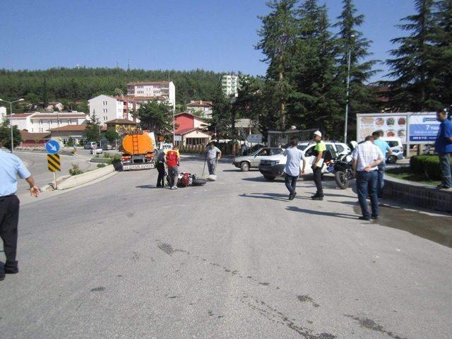 Bilecik’te Motosiklet İle Otomobil Çarpıştı,motosiklet Sürücüsü Yaralandı