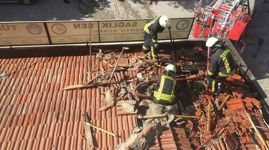 Karaman&rsquo;da İş Merkezinin Giriş &Ccedil;atısında Yangın