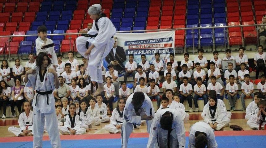 Karab&uuml;k&rsquo;te Spor Merkezleri A&ccedil;ıldı