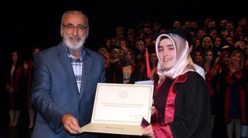 Atat&uuml;rk &Uuml;niversitesi Tıp Fak&uuml;ltesi'nde Kızların &Uuml;st&uuml;nl&uuml;ğ&uuml;