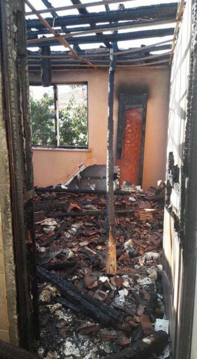 Manisa'da Ev Yangını