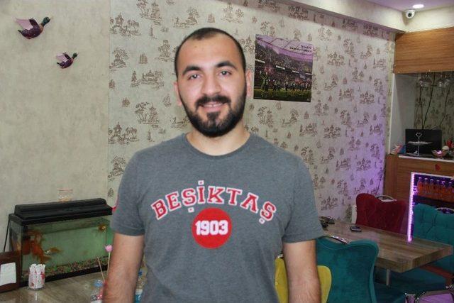 Kitap Okuyana Çay Ve Kahve Bedava 1