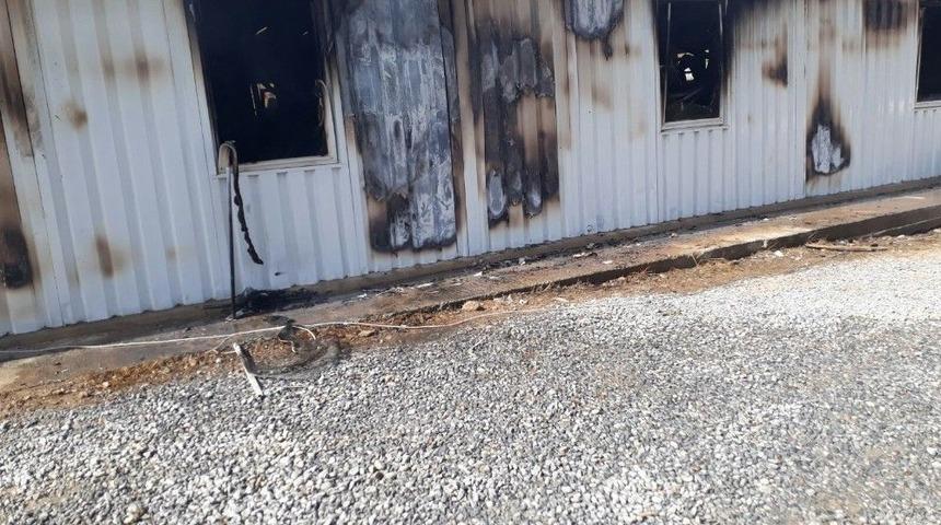 İş&ccedil;i Konteynırında Korkutan Yangın