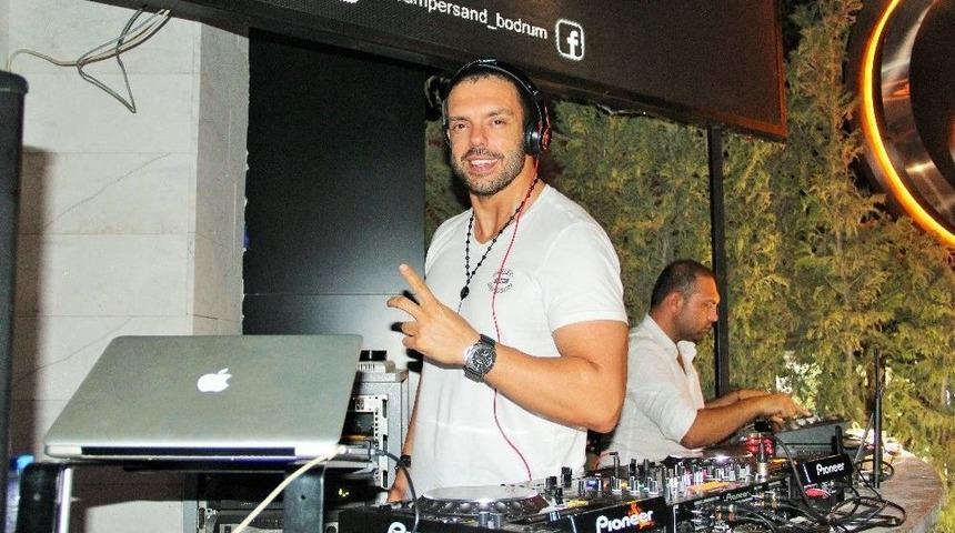 H&uuml;seyin Karadayı: &ldquo;dj&rsquo;lik Yapan Fenomenler Gelip Ge&ccedil;ici&rdquo;