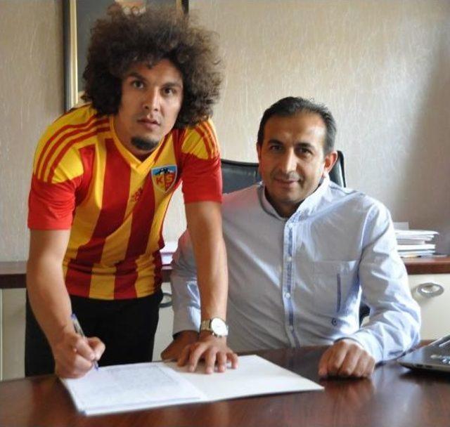 Kayserispor Rumen Milli Takımının Sağbeki Sapunaru’Yu Transfer Etti