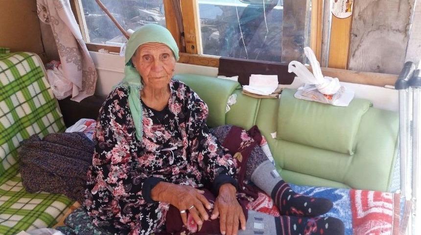 (&ouml;zel Haber) 16 Yıldır Harabe Bir Okulda Yaşayan G&uuml;ndoğdu Ailesi Yardım Bekliyor