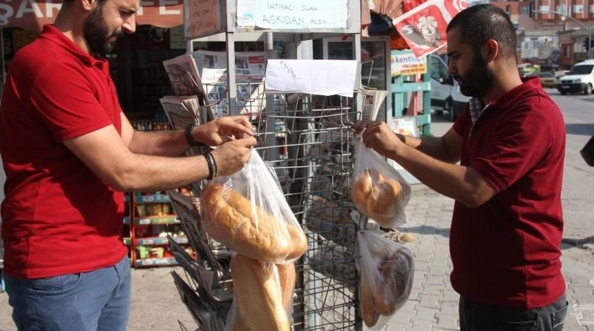 "askıda Ekmek"le Fakiri Doyuruyor