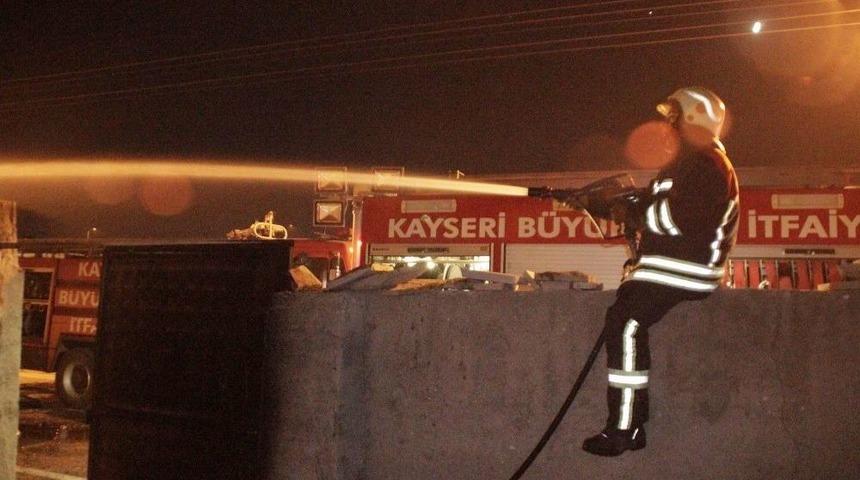 Gecekondunun K&ouml;m&uuml;rl&uuml;ğ&uuml;nde &Ccedil;ıkan Yangını İtfaiye S&ouml;nd&uuml;rd&uuml;