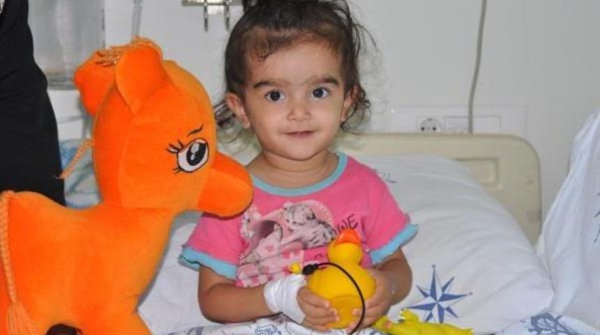 Az Pişmiş Et Minik Kumsal'ı &Ouml;l&uuml;m&uuml;n Eşiğine Getirdi