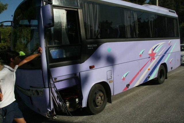 Freni Patlayan Midibüs Işıkta Bekleyen Araçlara Çarptı: 16 Yaralı 1