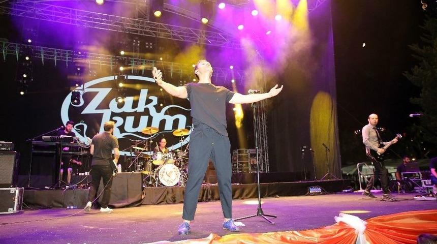 Finike Portakal Festivali Zakkum Konseri İle Devam Etti