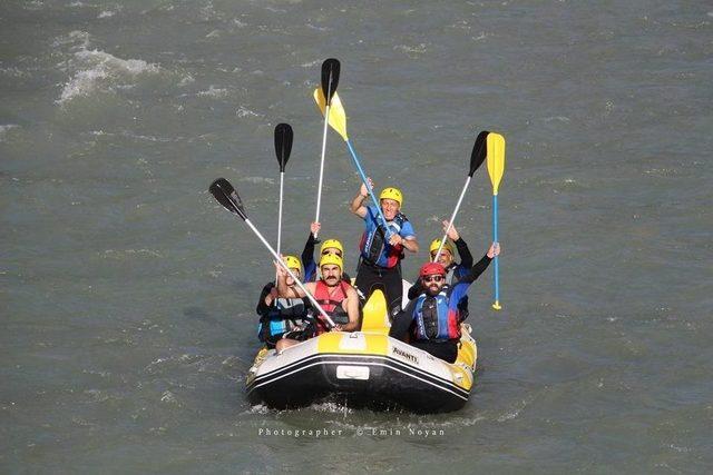 Zap Suyunda Rafting Heyecanı