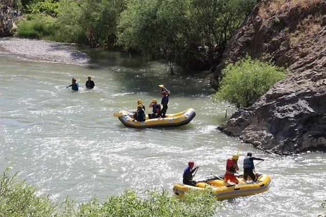 Zap Suyunda Rafting Heyecanı