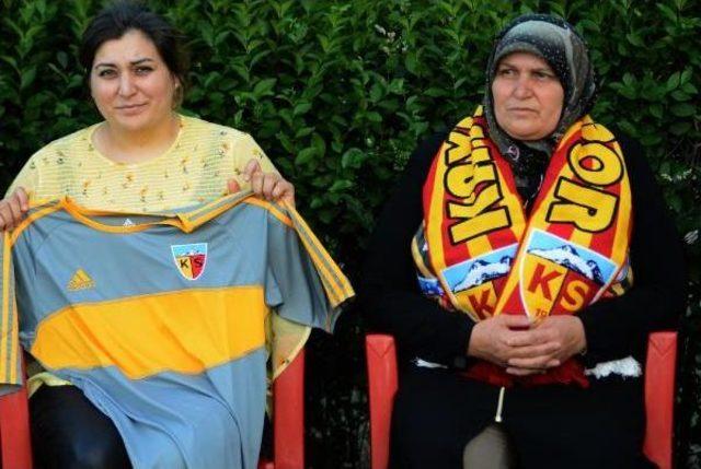 Kayserispor Taraftarı Gurbetçi Gülyas Abla Antrenmanı Izledi